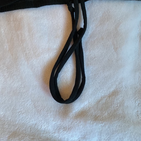 Black v neck crop top - Picture 6 of 7